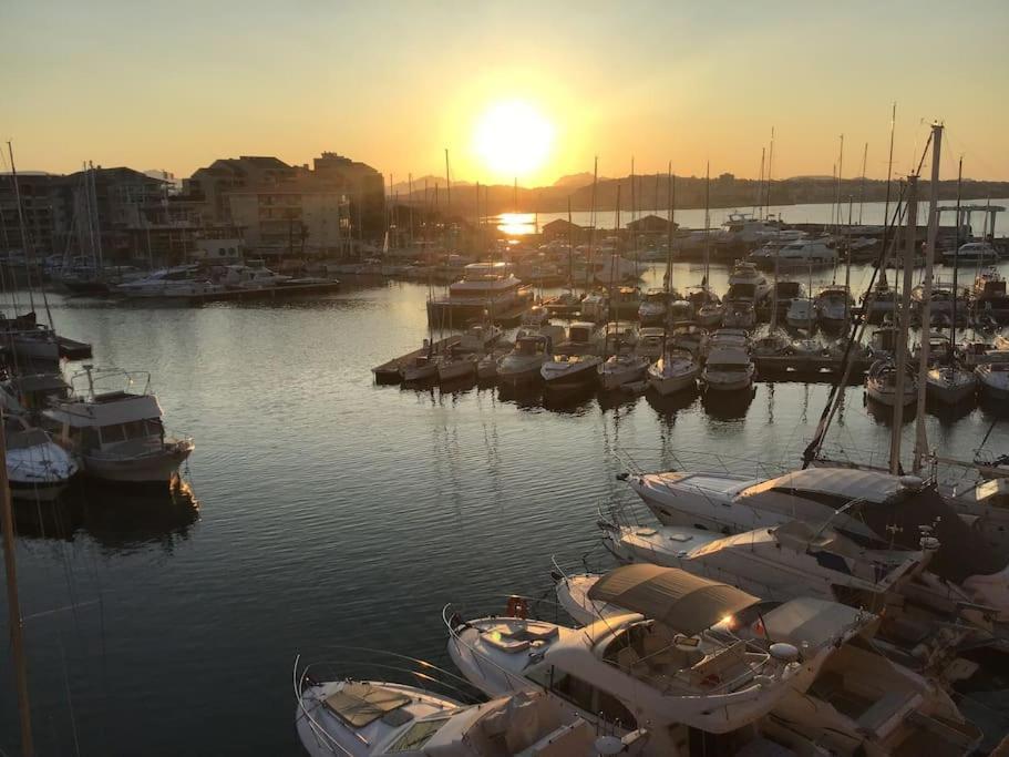Port Frejus Cap Hermes Vue Mer Et Port Pieds Dans L'Eau Piscine Pkg Exteriör bild