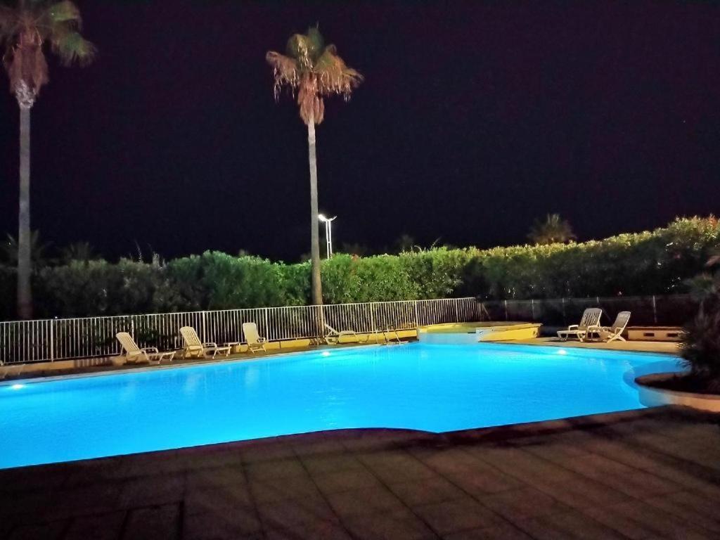 Port Frejus Cap Hermes Vue Mer Et Port Pieds Dans L'Eau Piscine Pkg Exteriör bild